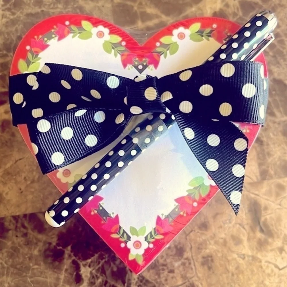 Brand New Hallmark Stationary Heart Red Polka Dot Floral 500-Sheet Note Pad Pen